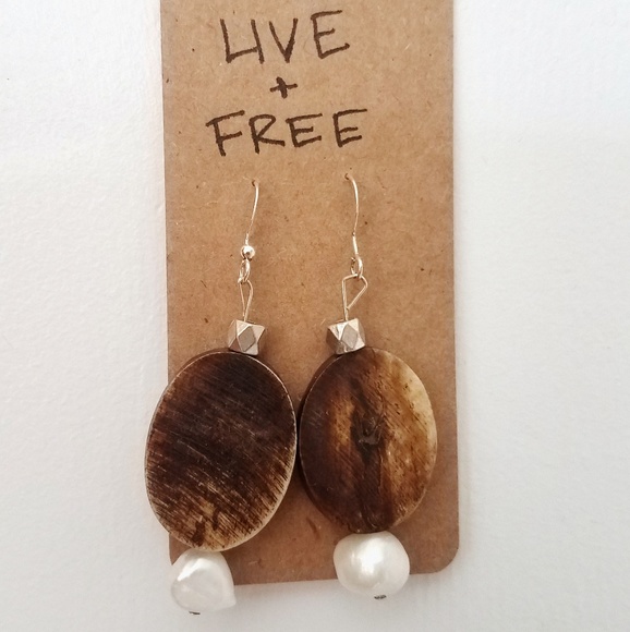 Jewelry - Wood+pearl earrings